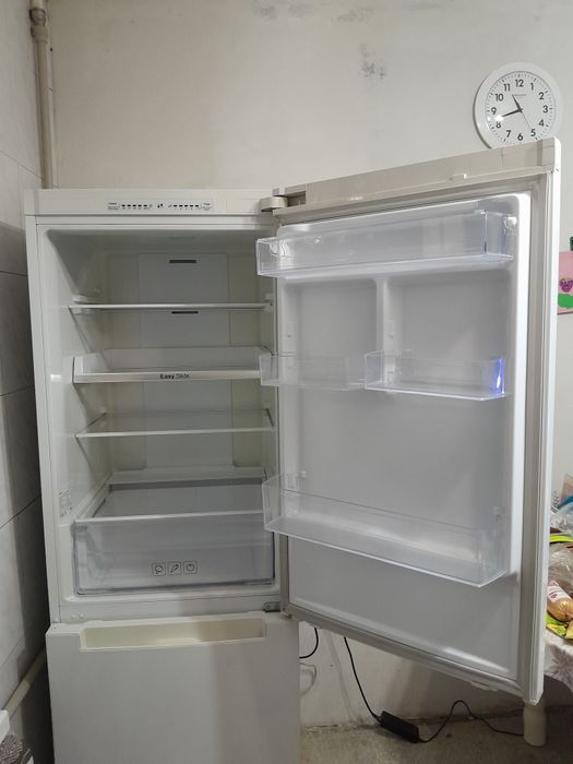 Холодильник Samsung