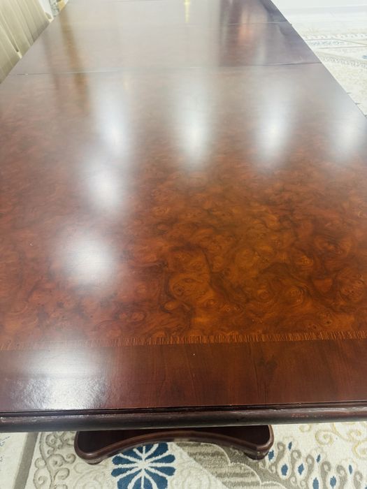 Стол из красного дуба