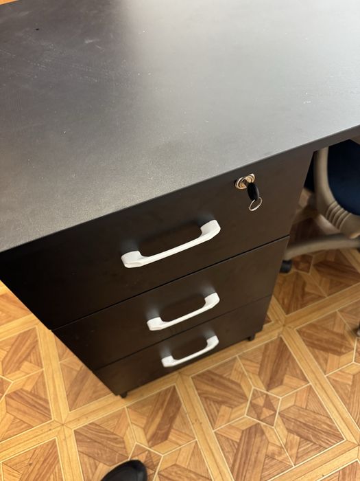 Продам стол с приставкой