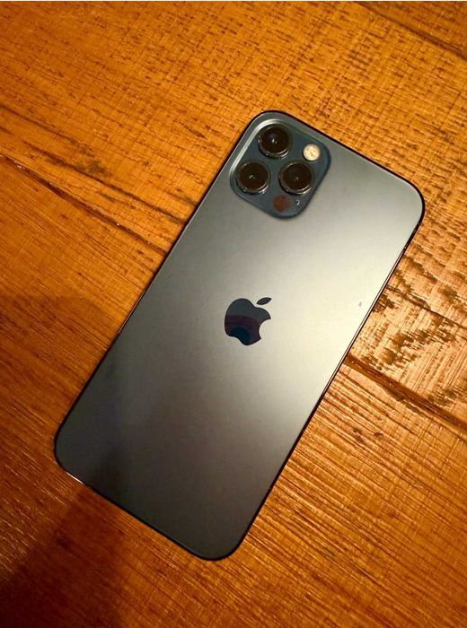 Iphone 12 Pro с подарък 2 броя калъфчета