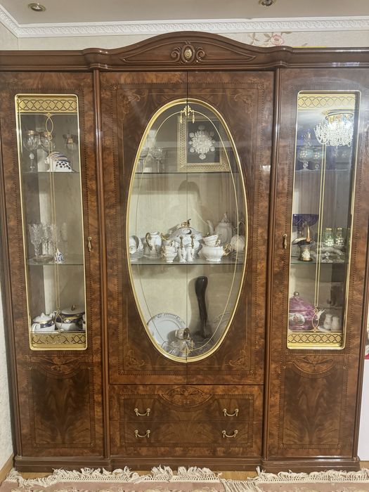 Классический Шкаф-витрина