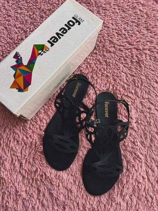 Новые сандалии 39 размер