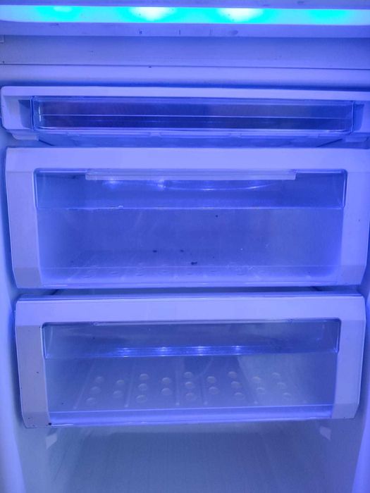 Холодильник с морозильником