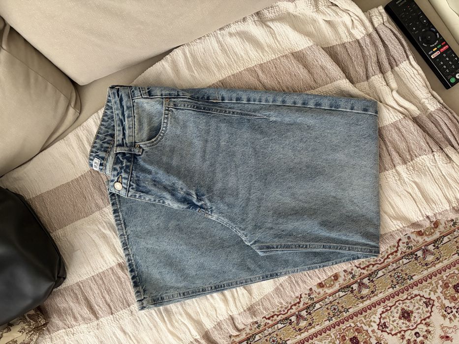 базовые куртка и джинсы