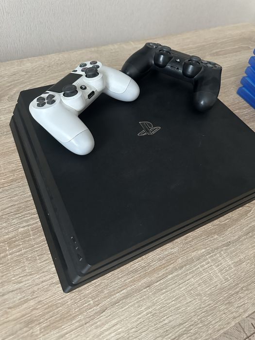PlayStation 4pro 1tb  2 джойстика + хороший фортнайт аккаунт