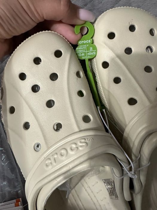 Продам crocs новые