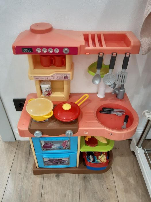 Игрушечная кухня б/у