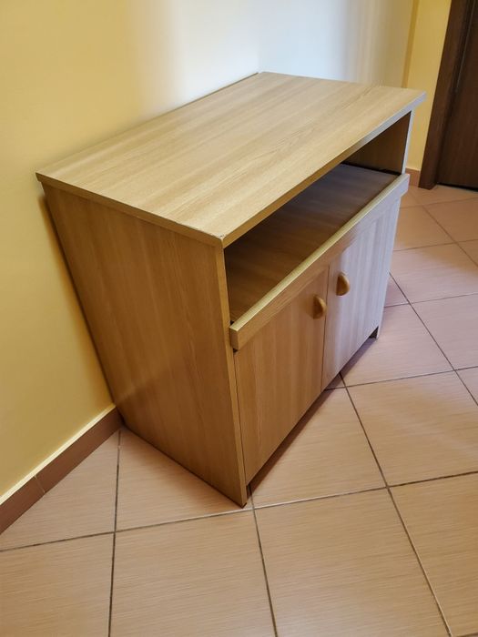 Masa tv comoda cu raft