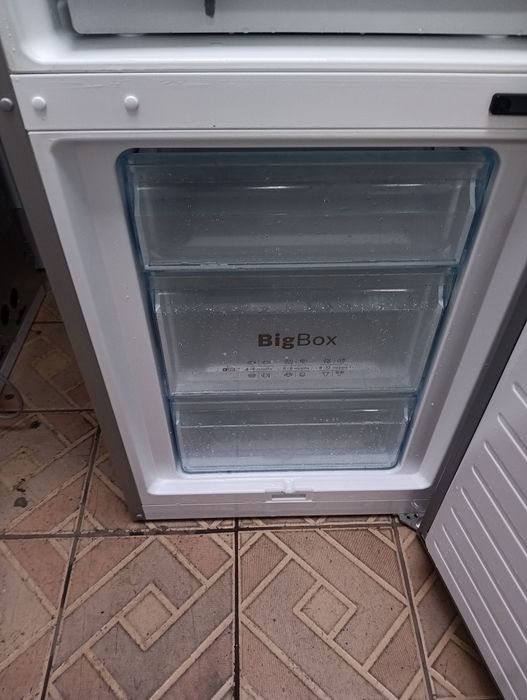 Иноксов комбиниран хладилник с фризер Бош Bosch A++ 2 години гаранция