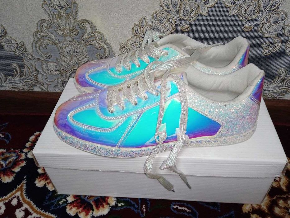 Аёллар оёқ кийими