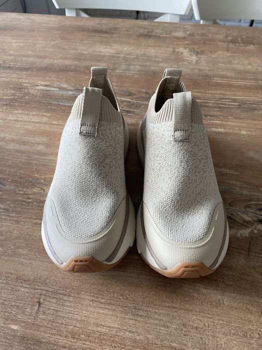Vand papuci unisex , marimea 33, Zara, 100 lei