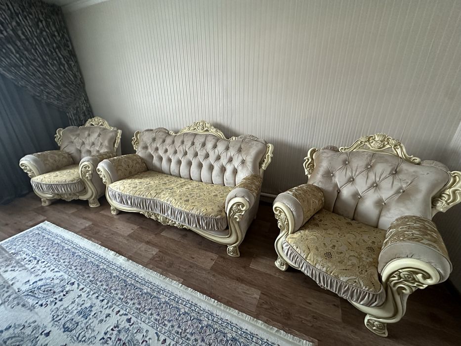 Диван и два кресла