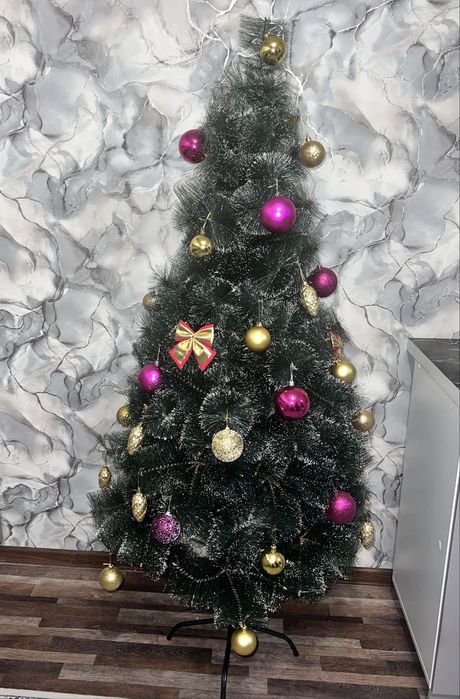 Елка с игрушками