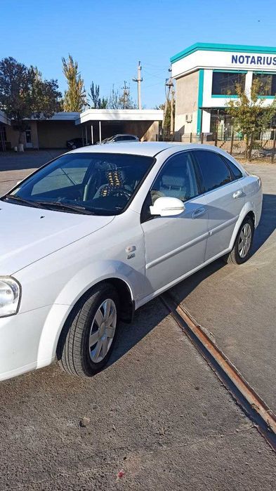 CHEVROLET LACETTI сотилади. холати аъло