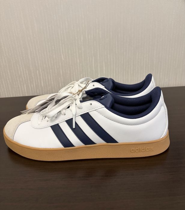 Продам НОВЫЕ кроссовки Adidas, разм 42