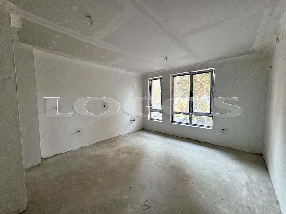 Продава се Тристаен апартамент в Варна, Лятно кино Тракия - 112 кв.м за 1965 €/кв.м - Снимка #1