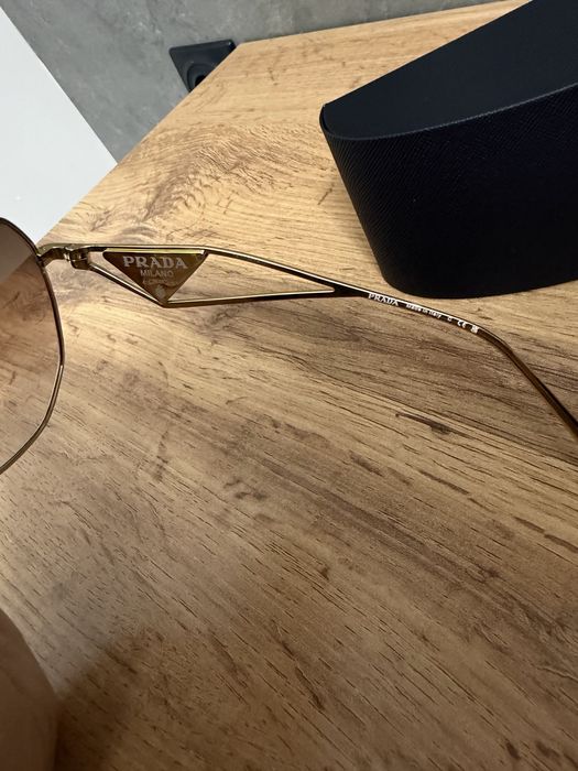 Солнцезащитные очки Prada