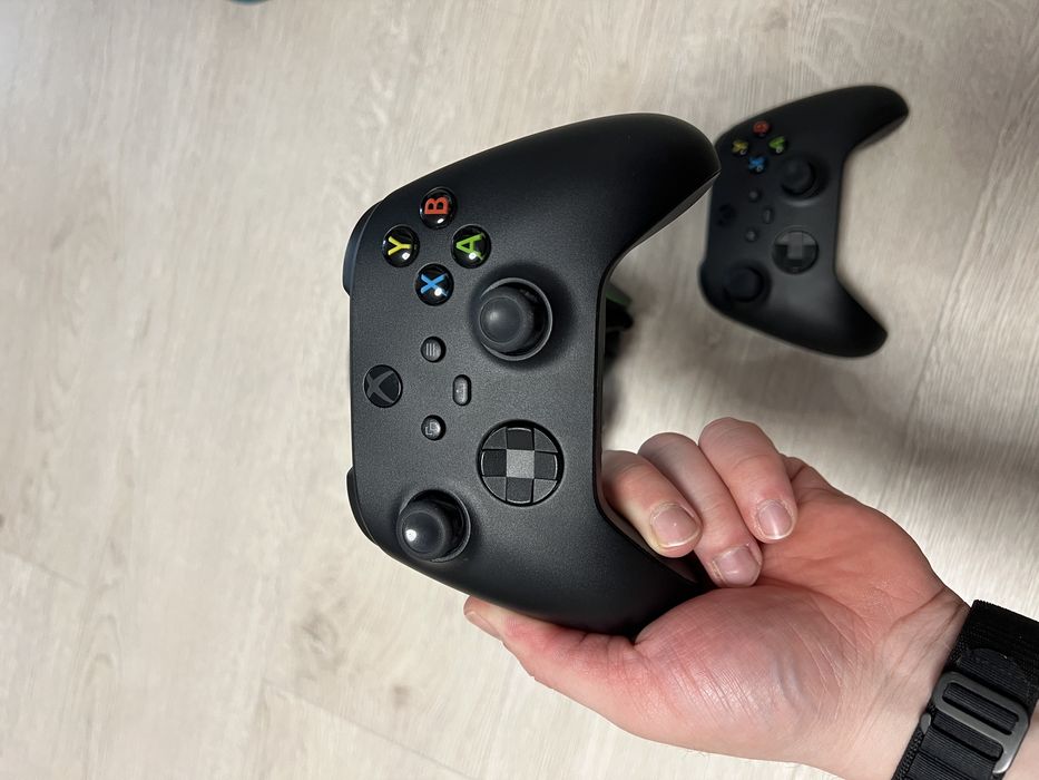 Pachet Complet Xbox Series X 1TB - 2 Controllere + Căști Wireless Microsoft + Eneloop Pro
