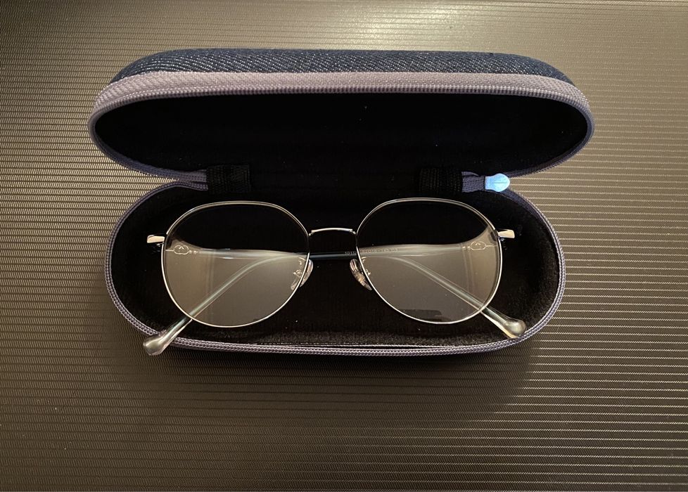 Очки овальные в  тонкой оправе