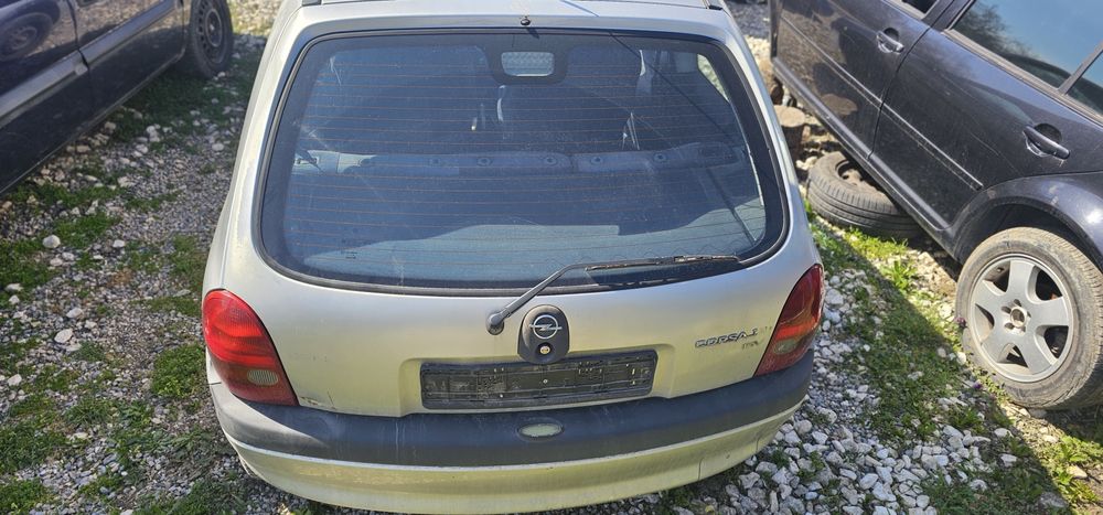 Опел корса 1.2 за части
