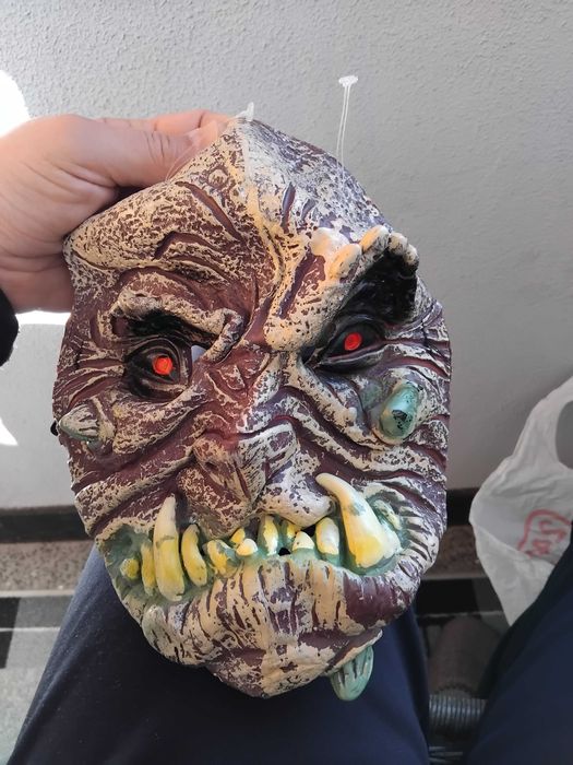 Латексови маски и други