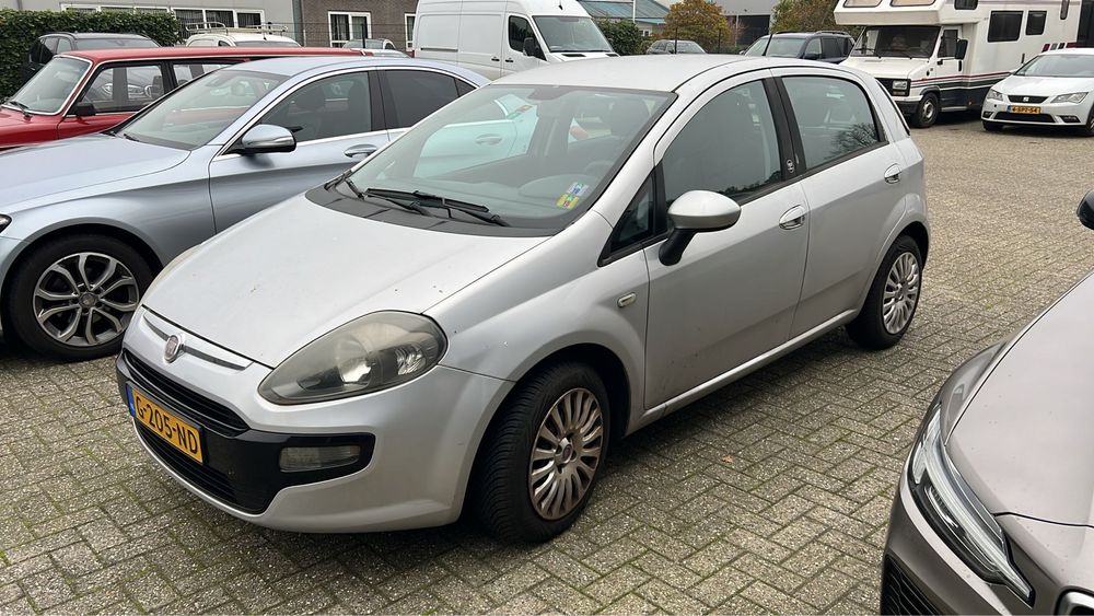 Bara fata fiat punto 2010