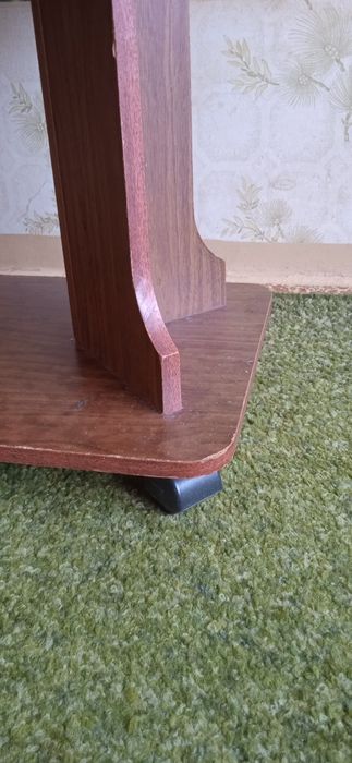 Стол полированный,Столик переносной, на колесиках,