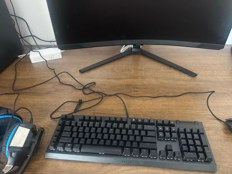 samsung odyssey g9 second hand si noi de vanzare • Anunturi • OLX.ro
