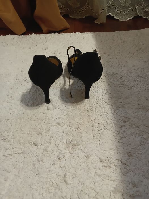 Елегантни обувки от естествена велур