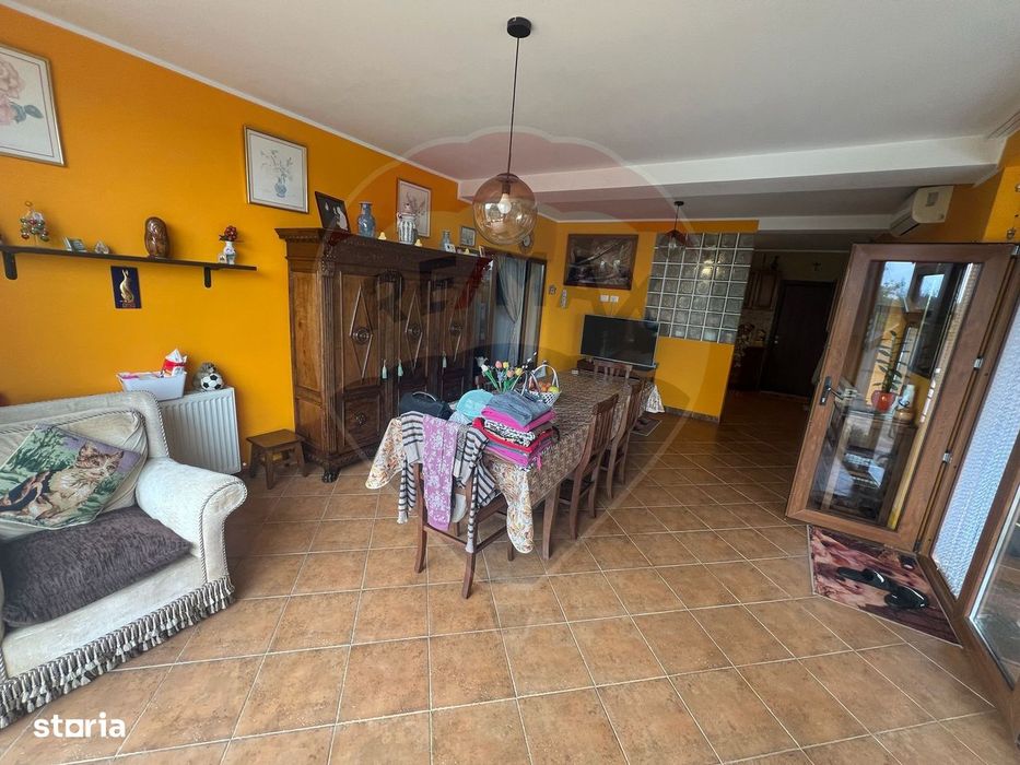 Casă / Vilă 7 camere Garoafa