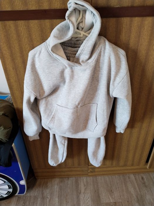 Продам разные женские костюмы