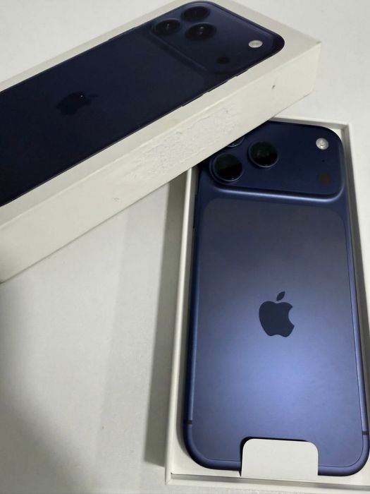 Iphone 17 pro max blue