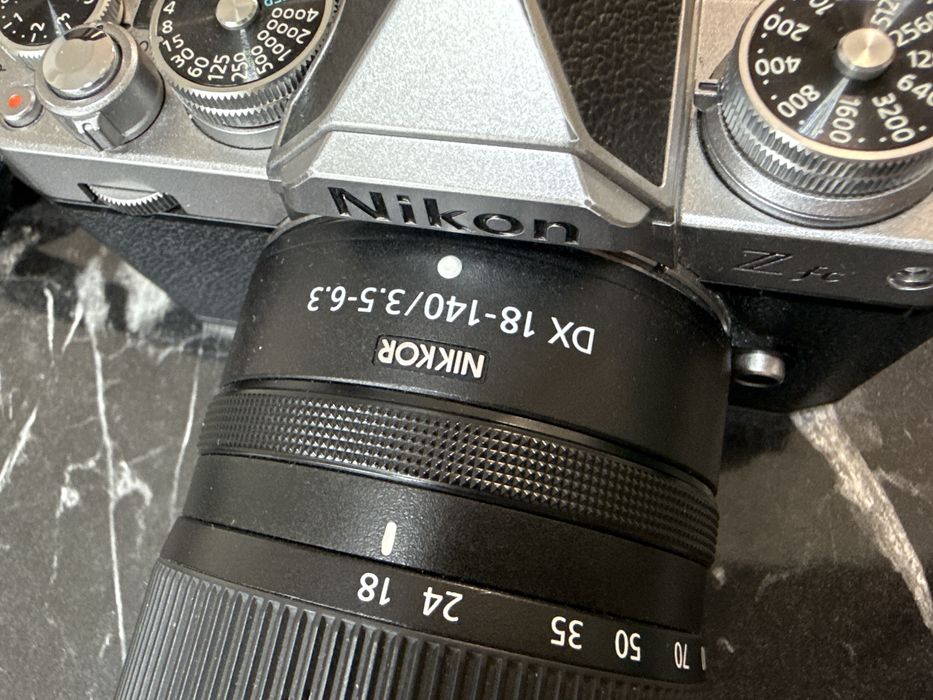 Nikon Zfc cu obiectiv Nikkor dx 18-140/3.5-6.3