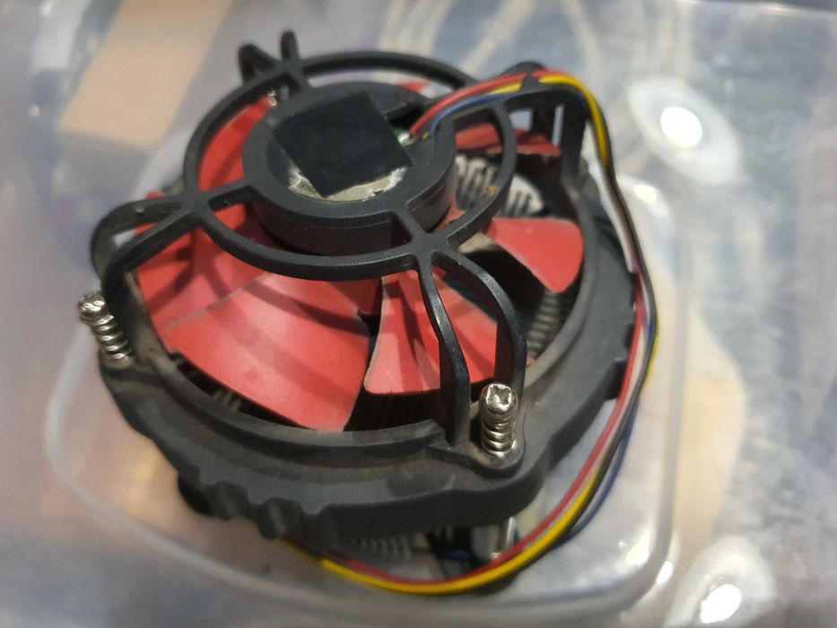 процессорный кулер горизонтального типа (top-flow)