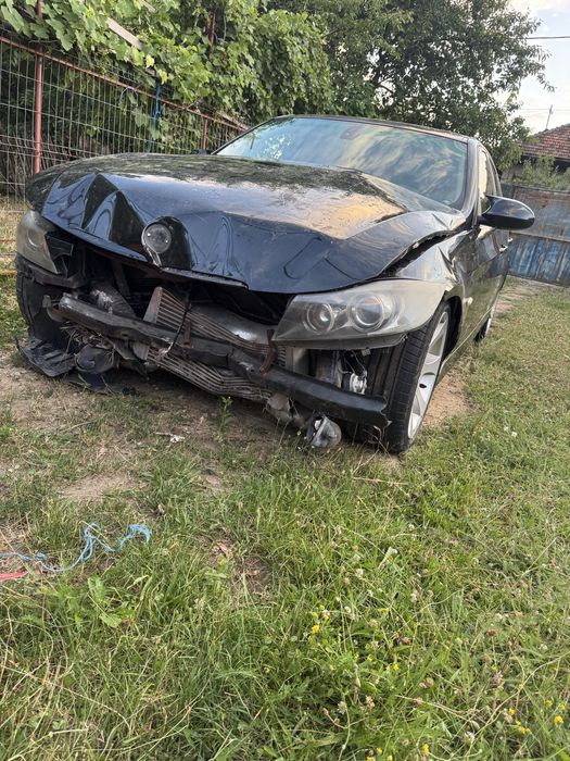 Dezmembrez bmw e90 2.0 d
