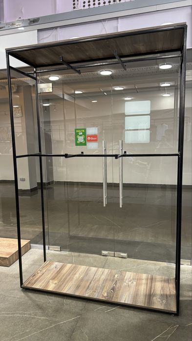 Продам оборудование для бутика ресепшон и лофт стоика каличества 12 шт