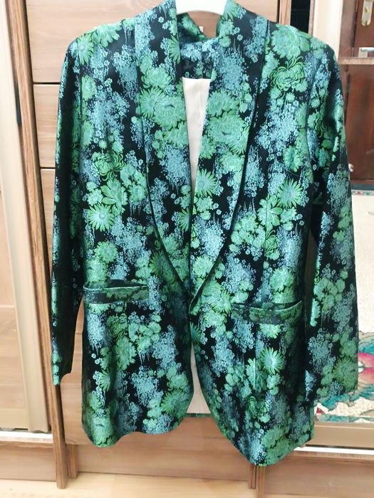 красивый пиджак нарядный