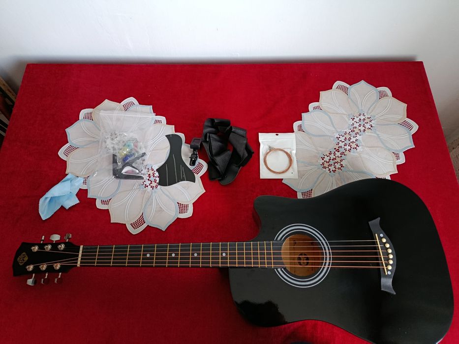 Гитара акустическая