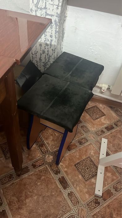 Стол стулья мебель