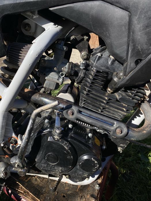 Se vinde cross 150cc