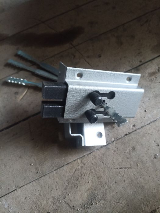 Продам замок двухригерный