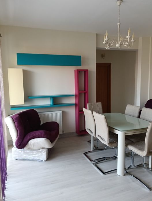 De vânzare apartament 3 camere două băi în zona Găvana pe platou.
