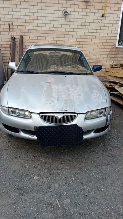 Мазда кседокс6 на полном ходу.