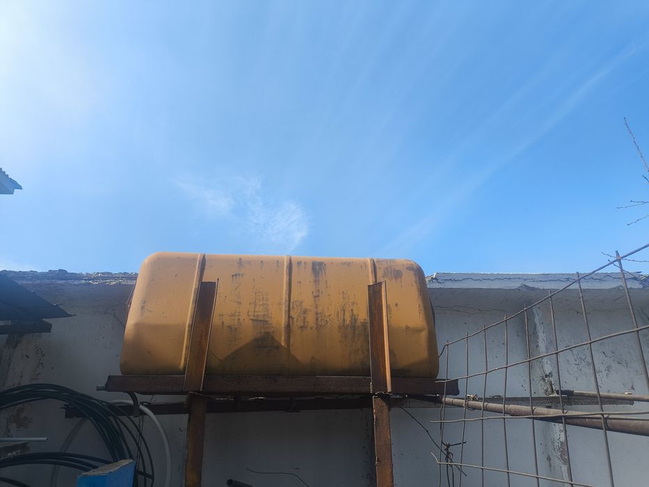 Емкость под воду- 200 литров б/у