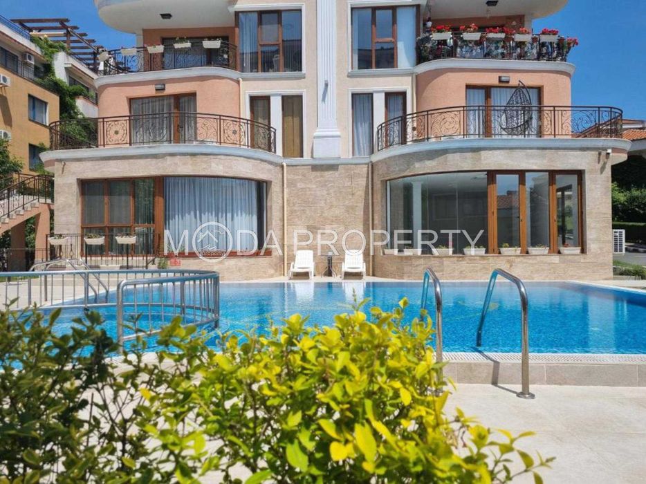 Продава се Тристаен апартамент в Свети Влас - 100 кв.м за 842 €/кв.м - Снимка #1