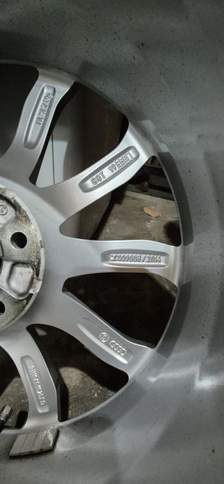 Jante originale Audi  18"

Diametru 18"

Et 39, 7.5j,