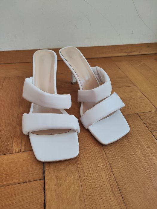 Елегантни чехли на ток