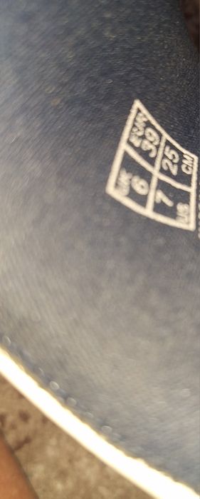 Vând papuci Puma marimea 39