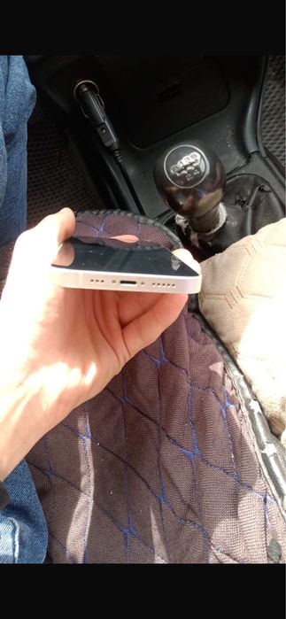 Продам айфон 13