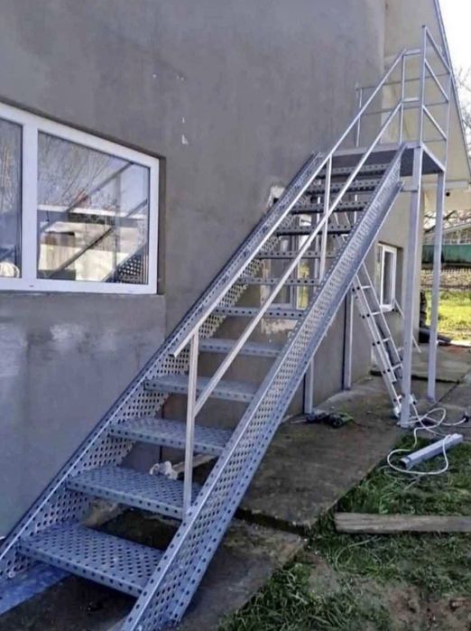 Scari metalice zincate